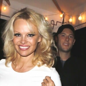 Pamela Anderson a dîné au Chateau Marmont à Los Angeles avec des amis. Los Angeles, le 7 avril 2016 © CPA / Bestimage