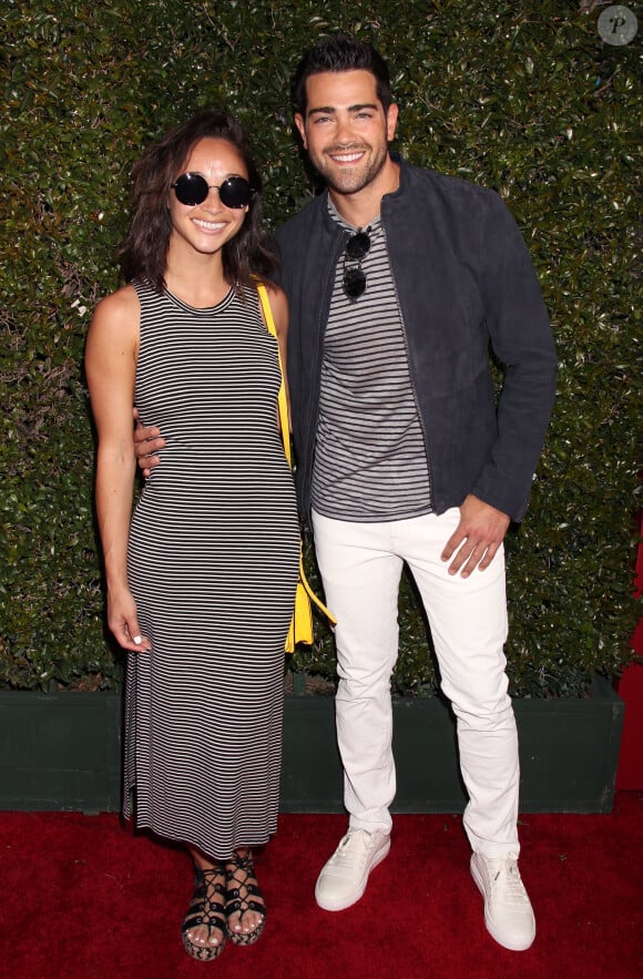 Cara Santana et son fiancé Jesse Metcalfe  à la 13ème soirée annuelle caritative "Stuart House" à la boutique John Varvatos à West Hollywood. Le 17 avril 2016