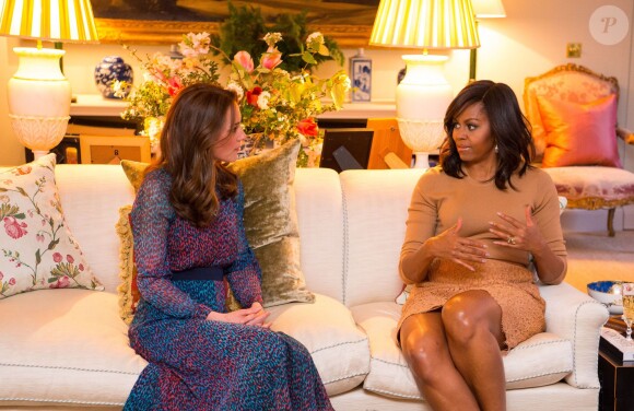 Michelle Obama et Kate Middleton au palais de Kensington, leur résidence à Londres, le 22 avril 2016 pour un dîner privé dans le cadre de leur visite d'Etat au Royaume-Uni.
