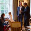 Barack et Michelle Obama ont été reçus par le duc et la duchesse de Cambridge et le prince Harry au palais de Kensington, leur résidence à Londres, le 22 avril 2016 pour un dîner privé dans le cadre de leur visite d'Etat au Royaume-Uni. Ici avec le prince George
