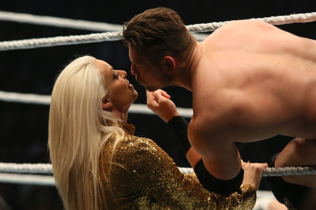 Photo : Le combat de catch WWE LIVE Revenge se déroulait à l ...