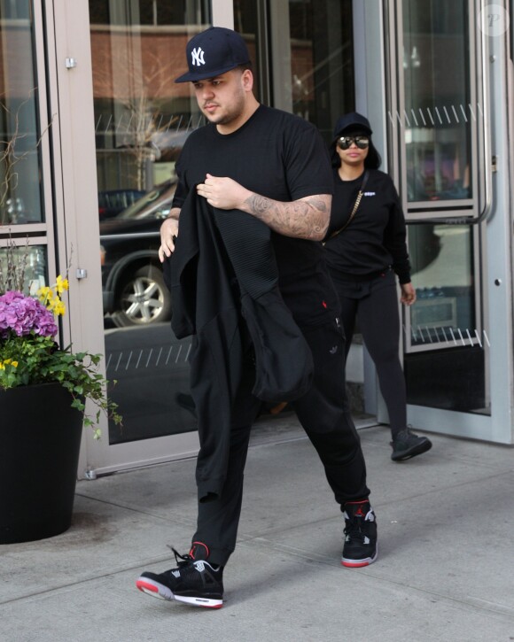 Exclusif - Rob Kardashian et sa fiancée Blac Chyna quittent leur hôtel et se rendent à l'aéroport de Boston, le 18 avril 2016.