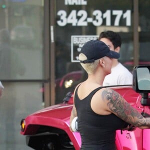 Amber Rose et Blac Chyna quittent un salon de beauté à Studio City, Los Angeles, le 22 avril 2016.