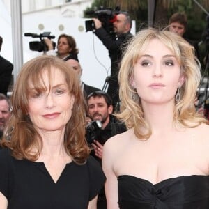 Isabelle Huppert et sa fille Lolita Chammah à Cannes le 16 mai 2010.