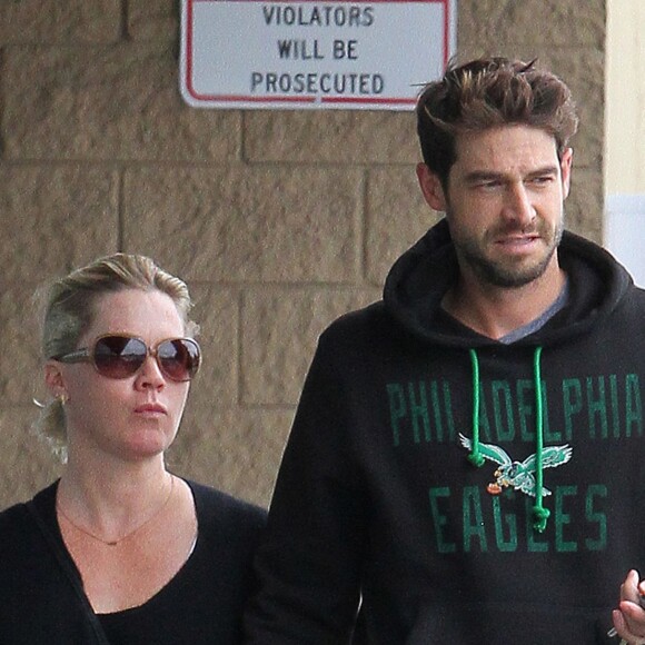 Exclusif - Jennie Garth et son mari Dave Abrams sont allés faire un massage en amoureux à Los Angeles, le 16 octobre 2015