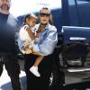 Kim Kardashian et sa fille North West dans les rues de Miami, le 24 avril 2016