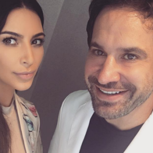 Kim Kardashian a publié une photo d'elle avec son dentiste sur sa page Instagram, le 27 avril 2016