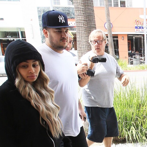 Kim Kardashian est allée déjeuner avec son frère Rob Kardashian et sa fiancée Blac Chyna à Beverly Hills, le 26 avril 2016