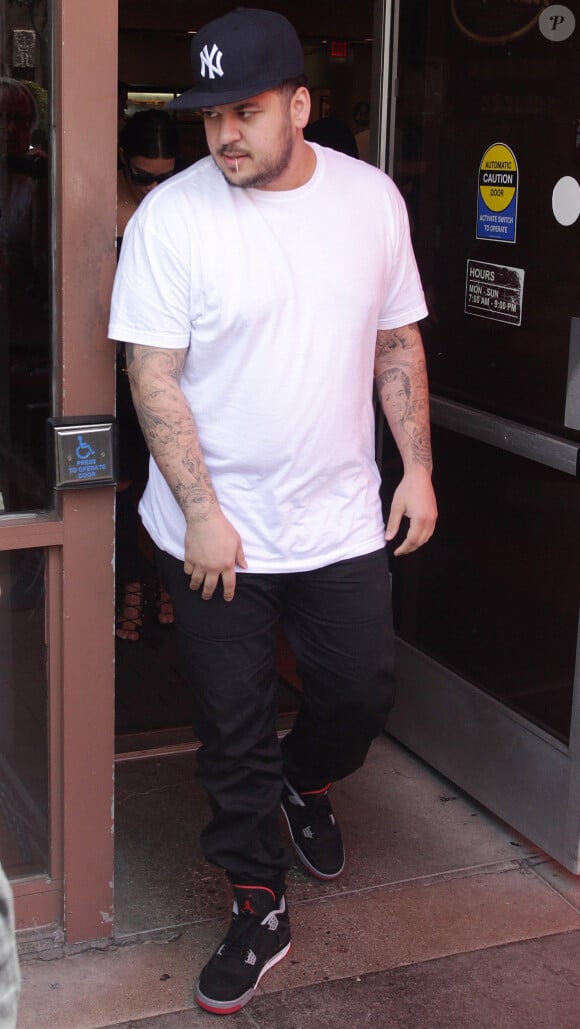 Kim Kardashian est allée déjeuner avec son frère Rob Kardashian et sa fiancée Blac Chyna à Beverly Hills, le 26 avril 2016