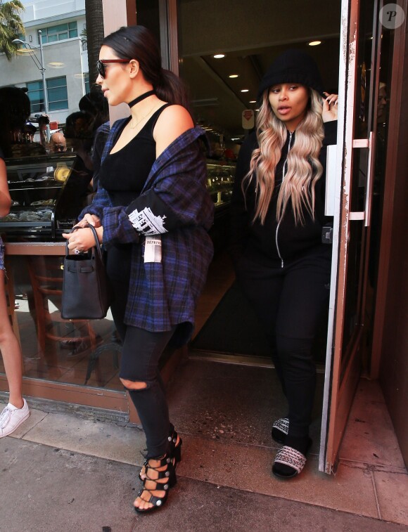 Kim Kardashian est allée déjeuner avec son frère Rob Kardashian et sa fiancée Blac Chyna à Beverly Hills, le 26 avril 2016