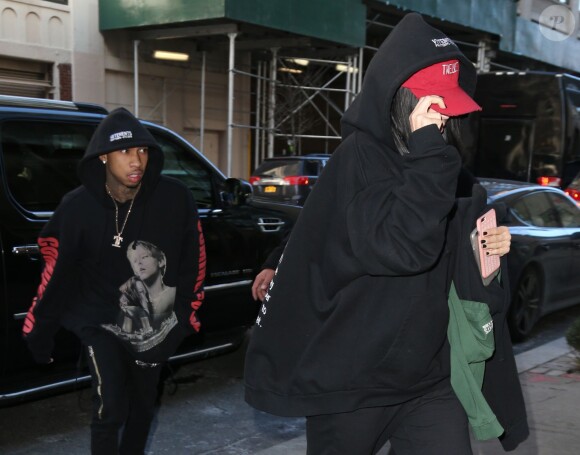 Kylie Jenner et son petit ami Tyga sortent d'une voiture dans les rues de New York, le 13 février 2016