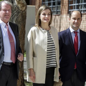 La reine Letizia d'Espagne présidait la cérémonie d'annonce du lauréat du Prix Fondation Princesse de Gérone 2016 dans la catégorie Entité, le 26 avril 2016 à Madrid.