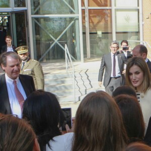 La reine Letizia d'Espagne présidait la cérémonie d'annonce du lauréat du Prix Fondation Princesse de Gérone 2016 dans la catégorie Entité, le 26 avril 2016 à Madrid.