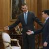 Le roi Felipe IV d'Espagne reçoit le politicien Aitor Esteban Blanco au palais Zarzuela de Madrid le 25 avril 2016.
