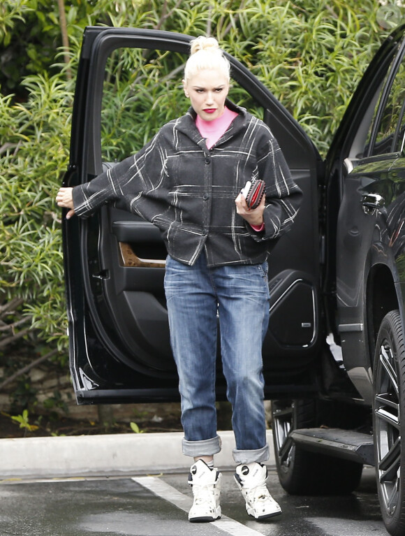 Gwen Stefani en pleine séance de shopping avec ses deux fils Kingston et Zuma à Los Angeles Le 09 avril 2016