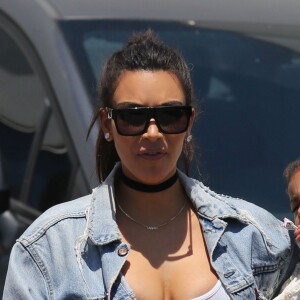 Kim Kardashian et sa fille North West à Miami, le 24 avril 2016