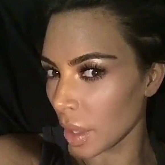 Kim Kardashian s'amusant sur Snapchat.