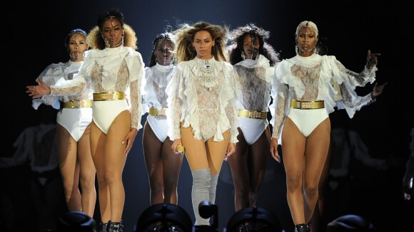 Beyoncé Knowles et Jay Z remisent leurs alliances au placard