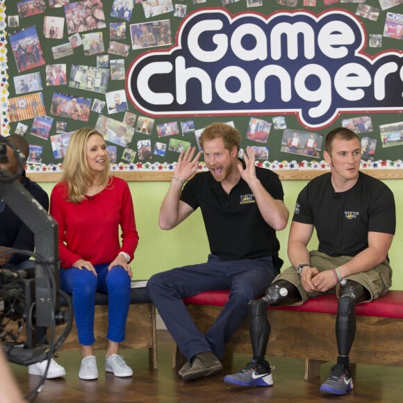 Le prince Harry participait le 26 avril 2016 avec des enfants à l'enregistrement de l'émission de la chaîne de télévision Sky Sports Game Changers à l'école primaire Lambs Lane à Spencers Wood.