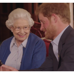 Le prince Harry et Elizabeth II ont répondu en vidéo à la provocation de Barack et Michelle Obama, le 29 avril 2016, au sujet des 2e Invictus Games, qui auront lieu du 8 au 12 mai à Orlando.