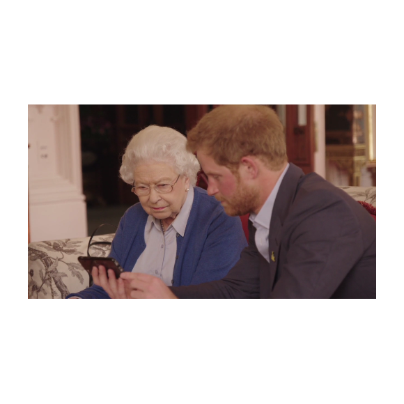 Le prince Harry et Elizabeth II ont répondu en vidéo à la provocation de Barack et Michelle Obama, le 29 avril 2016, au sujet des 2e Invictus Games, qui auront lieu du 8 au 12 mai à Orlando.