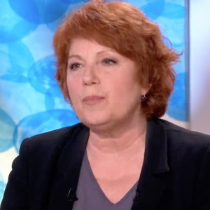 La comédienne Véronique Genest dans "Thé ou Café", sur France 2, le dimanche 1er mai. La comédienne sur sa couverture pour le magazine LUI.