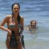 Exclusif - Jessica Alba en vacances se relaxe sur une plage de Hawaï le 21 Avril 2016.