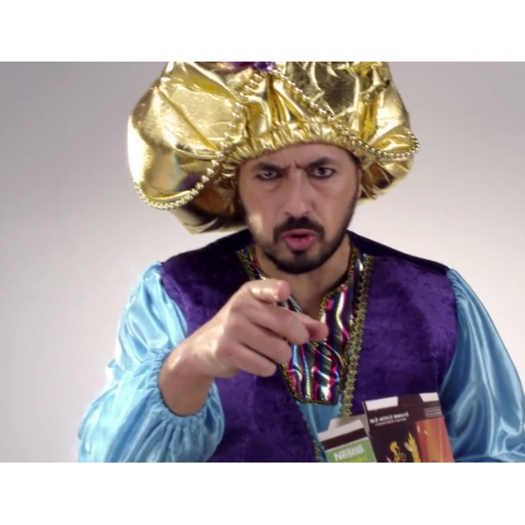 Moundir incarne un génie dans une publicité pour les céréales Lion. Mai 2016.