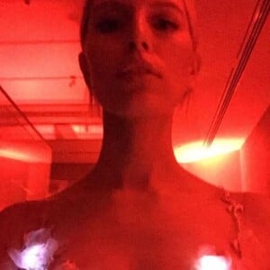 Karolina Kurkova fière de sa robe pour le Met Gala, le 2 mai 2016 à New York. Instagram.