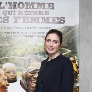 Julie Gayet (Marraine du Fonds pour la santé de Femmes et ambassadrice de ce documentaire) - Présentation du film documentaire "L'homme qui répare les femmes" au MK2 Gambetta à Paris le 4 Février 2016. © Denis Guignebourg/Bestimage