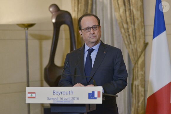 Le président de la République François Hollande lors d'une conférence de presse avec Nabih Berry, président de l'Assemblée Nationale au parlement à Beyrouth, le 16 avril 2016.