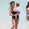 Kourtney Kardashian passe ses vacances avec ses enfants Mason, Penelope et Reign, et avec ses amis Pastor Rich Wilkerson et sa femme DawnCheré, à Miami. Le 3 mai 2016 © CPA / Bestimage