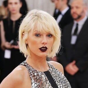 Taylor Swift - Soirée Costume Institute Benefit Gala 2016 (Met Ball) sur le thème de "Manus x Machina" au Metropolitan Museum of Art à New York, le 2 mai 2016.