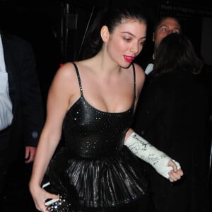 Lorde à la sortie de l'after party du MET Gala au Standard Hotel de New York le 2 mai 2016.