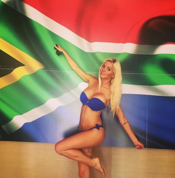 Jessica des "Marseillais South Africa" en bikini, lors du tournage de la télé-réalité de W9