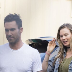Exclusif - Adam Levine, chanteur de Maroon 5, et sa femme Behati Prinsloo, enceinte de 5 mois, vont dîner au restaurant Craig's à West Hollywood le 3 mai 2016.