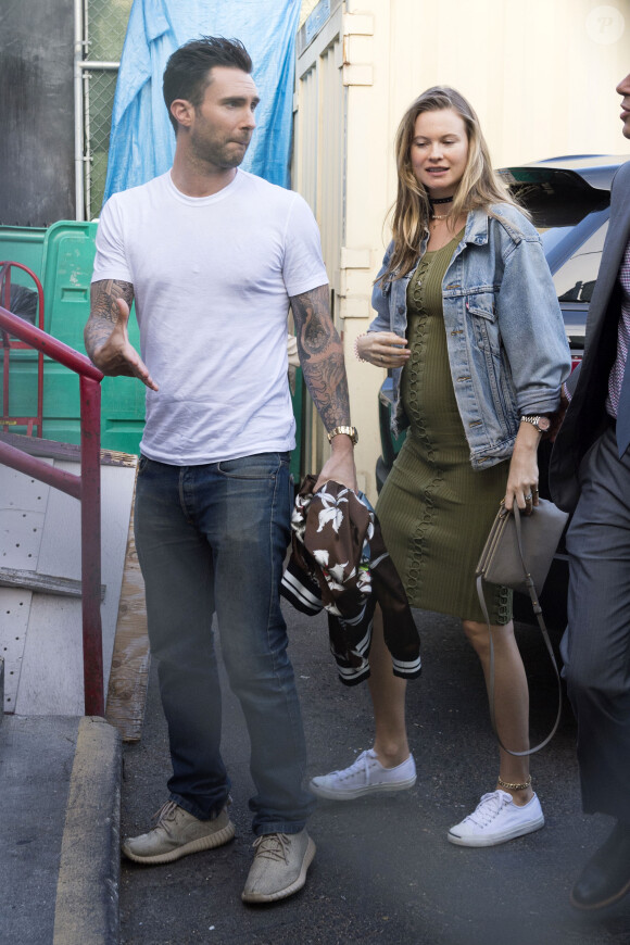 Exclusif - Adam Levine, chanteur de Maroon 5, et sa femme Behati Prinsloo, enceinte de 5 mois, vont dîner au restaurant Craig's à West Hollywood le 3 mai 2016.