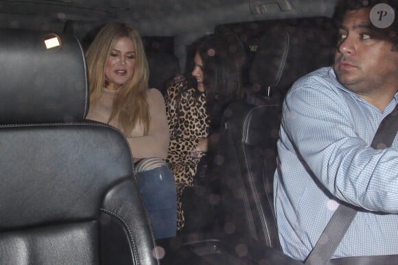 Khloé Kardashian et Kendall Jenner à la sortie du restaurant The Nice Guy à Los Angeles le 7 mai 2016