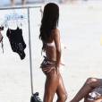 Jasmine Tookes - Les mannequins de la marque Victoria's Secret en pleine séance photo sur une plage à Miami, le 10 mai 201.