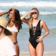 Elsa Hosk, Jasmine Tookes - Les mannequins de la marque Victoria's Secret en pleine séance photo sur une plage à Miami, le 10 mai 201.