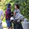 Louis Tomlinson et son fils Freddie Reign ainsi que sa compagne Danielle Campbell dans les rues de Los Angeles, le 26 avril 2016