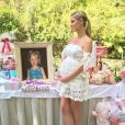 Nicky Hilton a fête la future naissance de sa petite fille lors d'une baby-shower grand luxe avec sa soeur Paris et ses parents Richard et Kathy Hilton, le 13 mai, dans les jardins de l'hôtel Bel Air à Beverly Hills.