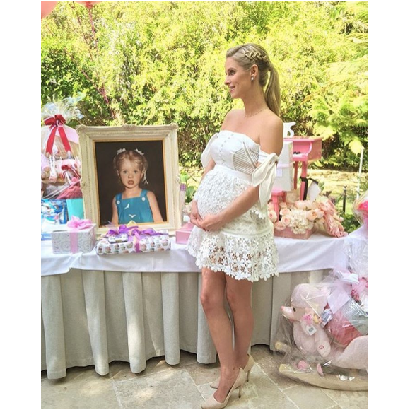 Nicky Hilton a fête la future naissance de sa petite fille lors d'une baby-shower grand luxe avec sa soeur Paris et ses parents Richard et Kathy Hilton, le 13 mai, dans les jardins de l'hôtel Bel Air à Beverly Hills.