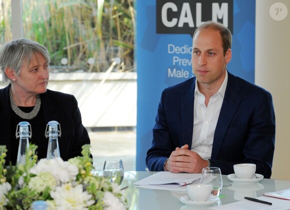 Le prince William, duc de Cambridge, visite le Lifeboat Pier lors du lancement de la campagne de prévention du suicide masculin du service d'urgences Emergency Services & Transport Industry Coalition à Londres, le 12 mai 2016.