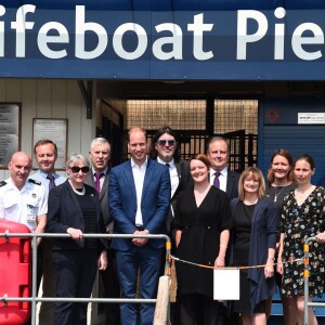 Le prince William, duc de Cambridge, visite le Lifeboat Pier lors du lancement de la campagne de prévention du suicide masculin du service d'urgences Emergency Services & Transport Industry Coalition à Londres, le 12 mai 2016.