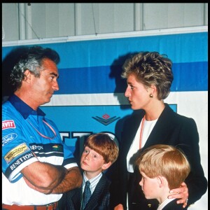 Lady Di et les princes William et Harry avec Flavio Briatore en juillet 1994 au Grand Prix de Silverstone.