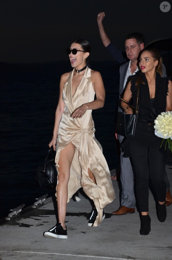 Exclusif - Bella Hadid est accueillie par les mannequins Cheyenne Tozzi et Bambi Northwood-Blyth sur un yacht à Sydney le 16 mai 2016.