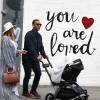 Chrissy Teigen, son mari John Legend et leur fille Luna en poussette à New York. Le 14 mai 2016.