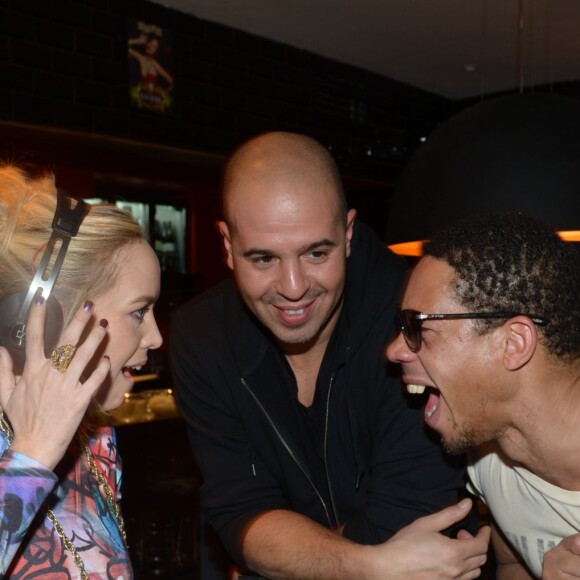 Archives - Enora Malagré aux platines à côté du DJ Cut Killer et JoeyStarr lors de la "Soirée les filles de Paris" au restaurant La Gioia à Paris, le 21 mars 2013.