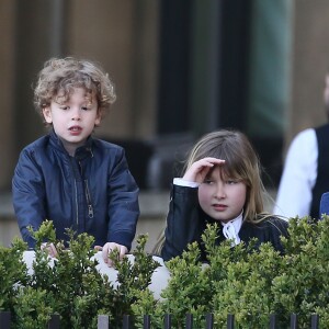 Semi-Exclusif - Tori Spelling, son mari Dean McDermott et leurs enfants Finn, Stella, Hattie et Liam sont allés chez Angelina rue de Rivoli puis se sont rendus au Café de L'homme à Paris, le 19 avril 2016.